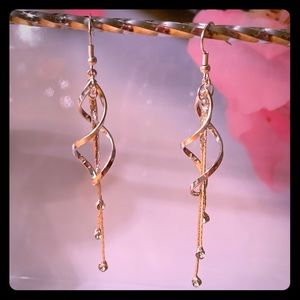 Pretty geometric design dangle earrings